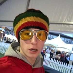 Meet your Posher, Ethan